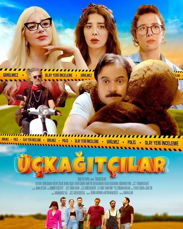 Üç (3) Kağıtçılar izle